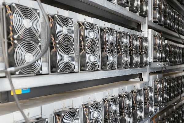 Bitcoin Miners Lose $40M in April as Revenue Slump Worsens
