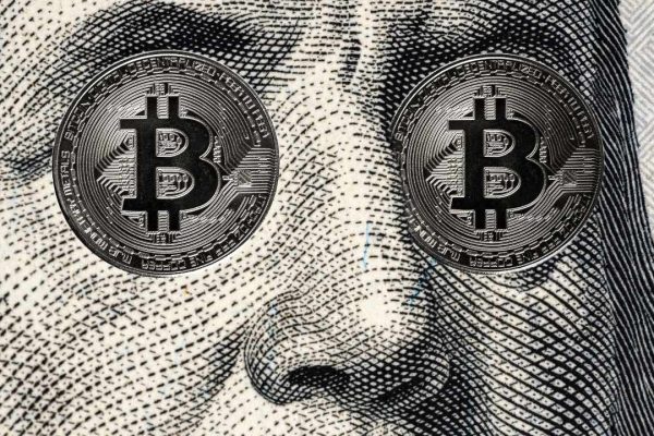 Kiyosaki Warns of Crash, Eyes Bitcoin